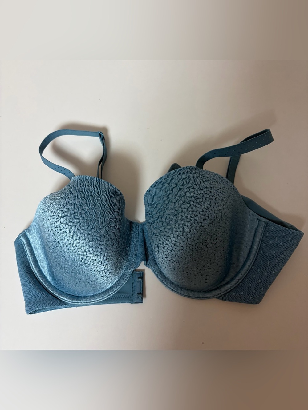 Light Blue Women's Lightly Lined Underwire Bra - Sleek Support